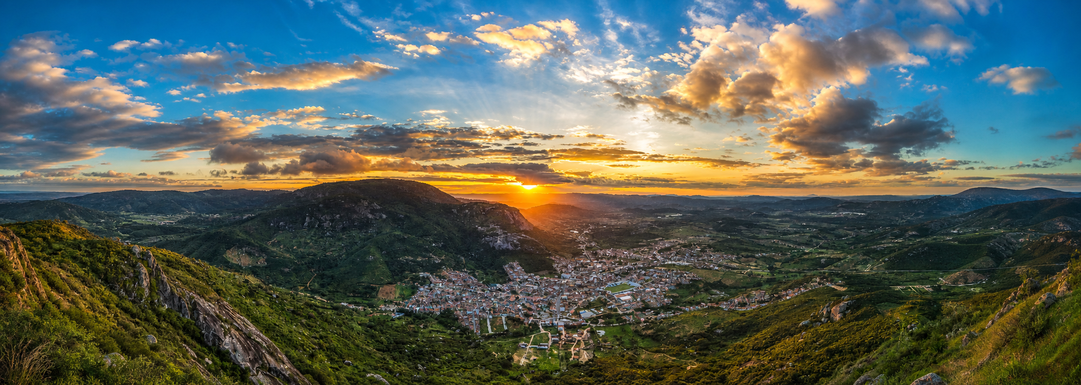 Vista panorâmica de Brejo da Madre de Deus ao pôr do sol.